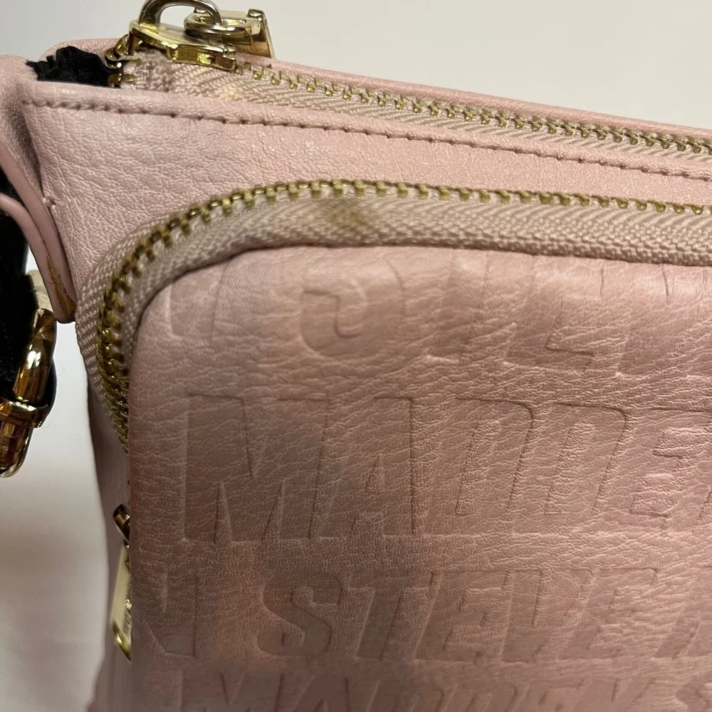 Steve Madden Light Pink Stamped Logo Crossbody. - Picture 5 of 10